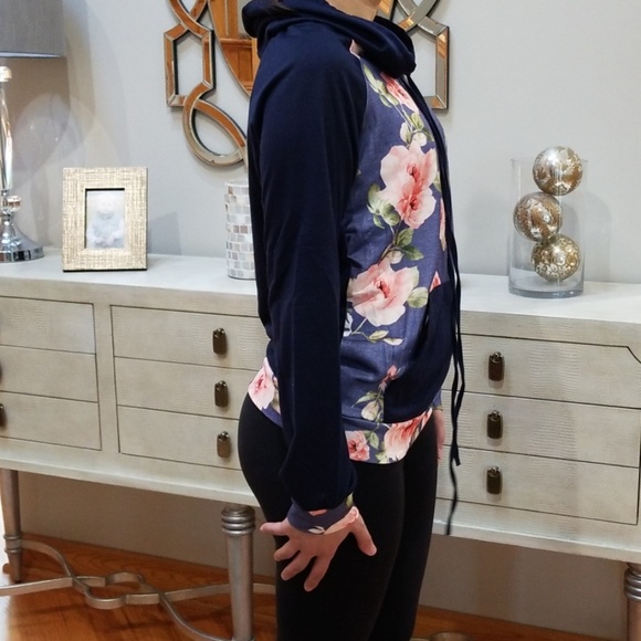 NEW Women's Long sleeve cowl neck floral hoodie S - Picture 3 of 4